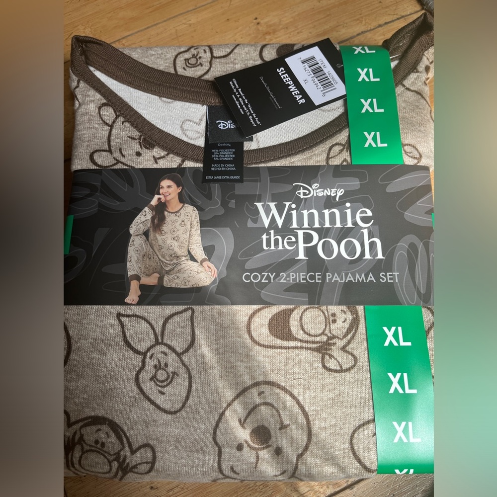 NWT Womans Disney Winnie the Pooh Super Soft  Woman’s Pajama Set